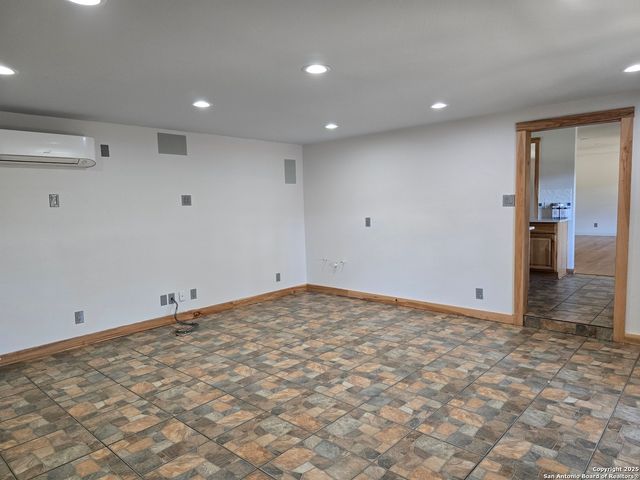9115 CALLAGHAN RD, San Antonio, TX 78230