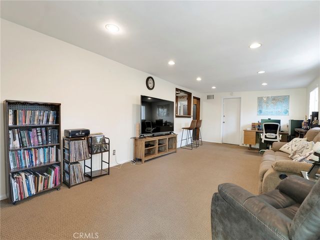 8543 Oakdale Avenue, Winnetka, CA 91306