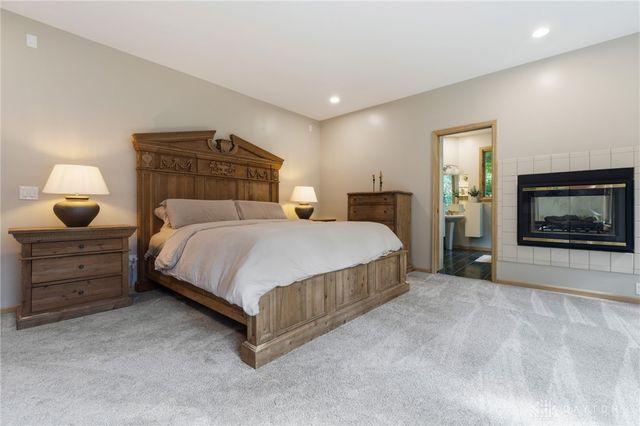 947 Woodcreek Drive, Miami Twp, OH 45150