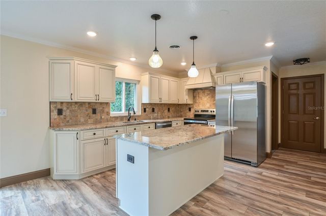 1846 SE LAKE WEIR AVENUE, Ocala, FL 34471