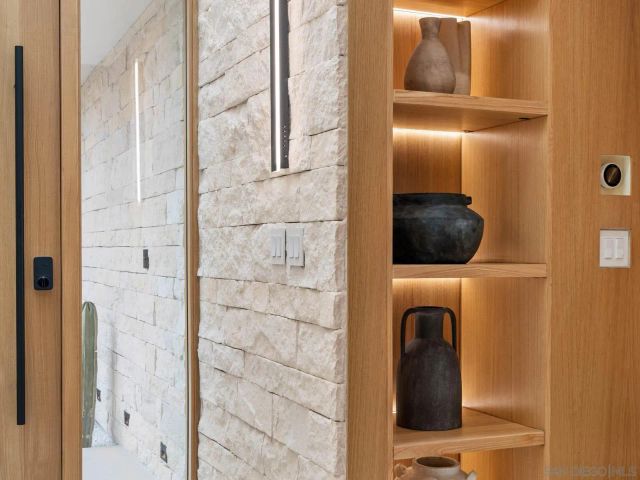 7376 Fay Ave, La Jolla, CA 92037