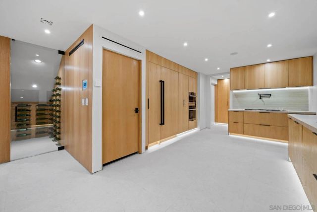 7376 Fay Ave, La Jolla, CA 92037