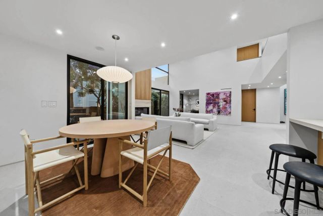 7376 Fay Ave, La Jolla, CA 92037