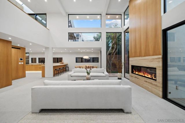 7376 Fay Ave, La Jolla, CA 92037