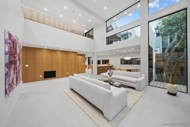 7376 Fay Ave, La Jolla, CA 92037