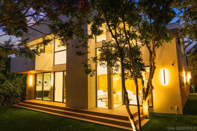 7376 Fay Ave, La Jolla, CA 92037