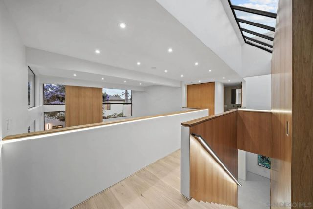 7376 Fay Ave, La Jolla, CA 92037