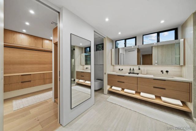 7376 Fay Ave, La Jolla, CA 92037