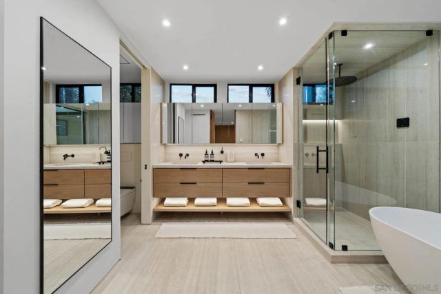 7376 Fay Ave, La Jolla, CA 92037