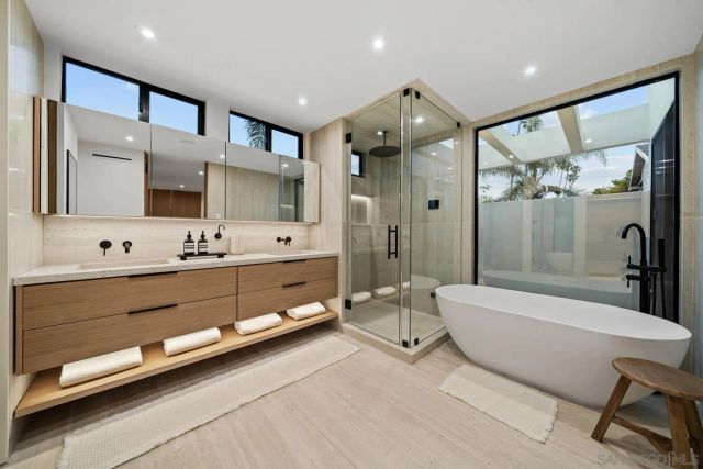 7376 Fay Ave, La Jolla, CA 92037