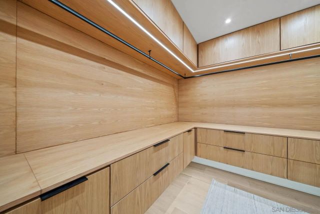 7376 Fay Ave, La Jolla, CA 92037