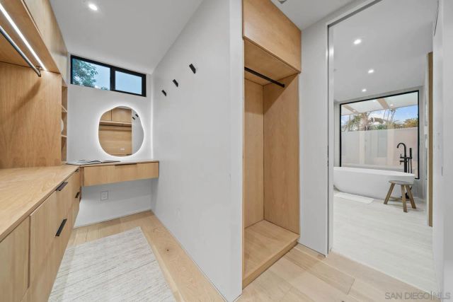 7376 Fay Ave, La Jolla, CA 92037