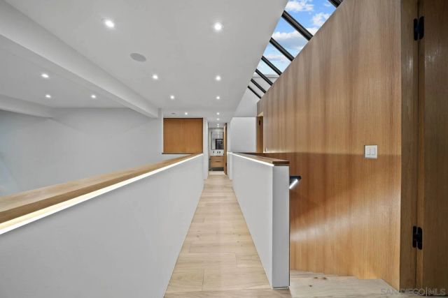 7376 Fay Ave, La Jolla, CA 92037