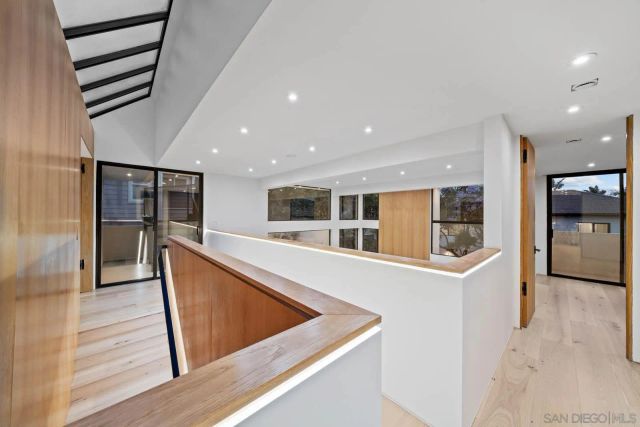 7376 Fay Ave, La Jolla, CA 92037