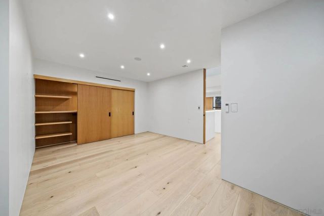 7376 Fay Ave, La Jolla, CA 92037