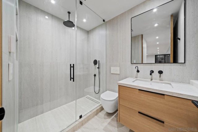 7376 Fay Ave, La Jolla, CA 92037