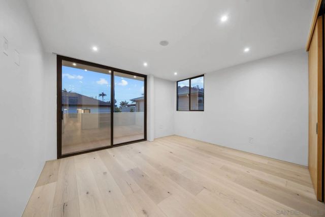 7376 Fay Ave, La Jolla, CA 92037