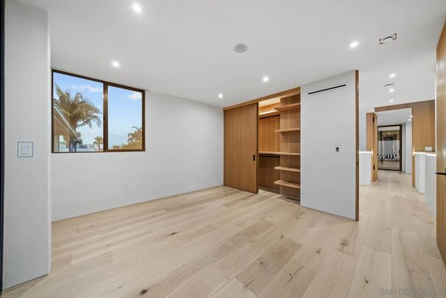 7376 Fay Ave, La Jolla, CA 92037