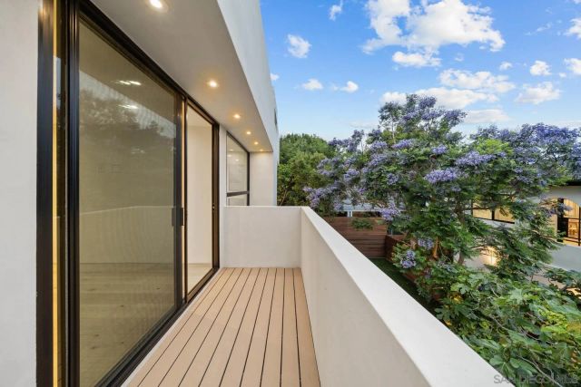 7376 Fay Ave, La Jolla, CA 92037