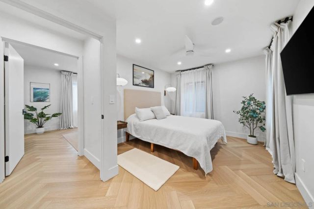 7376 Fay Ave, La Jolla, CA 92037