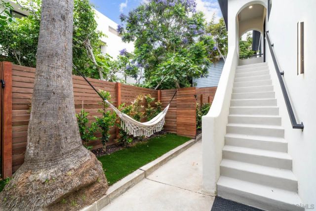 7376 Fay Ave, La Jolla, CA 92037