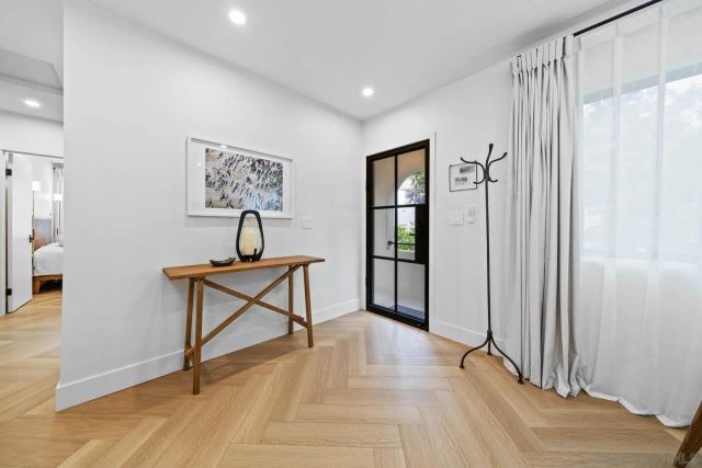 7376 Fay Ave, La Jolla, CA 92037