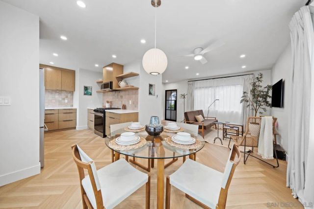 7376 Fay Ave, La Jolla, CA 92037