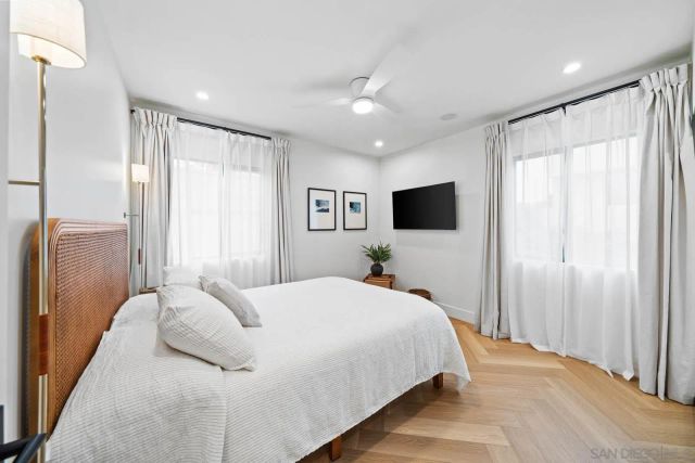 7376 Fay Ave, La Jolla, CA 92037