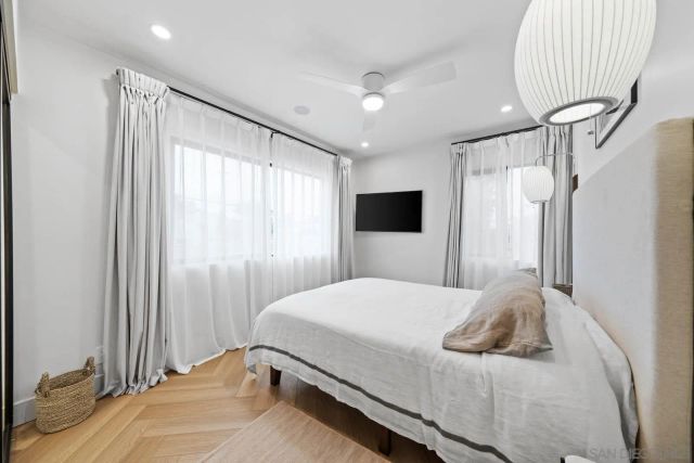 7376 Fay Ave, La Jolla, CA 92037