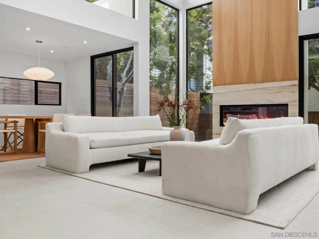 7376 Fay Ave, La Jolla, CA 92037