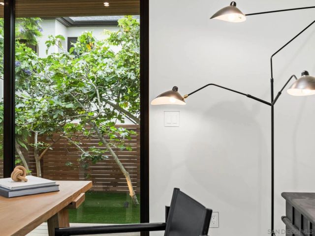 7376 Fay Ave, La Jolla, CA 92037