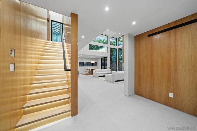 7376 Fay Ave, La Jolla, CA 92037