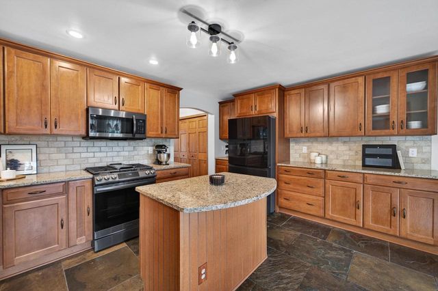 405 Meadow View Lane, Deforest, WI 53532