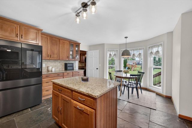 405 Meadow View Lane, Deforest, WI 53532