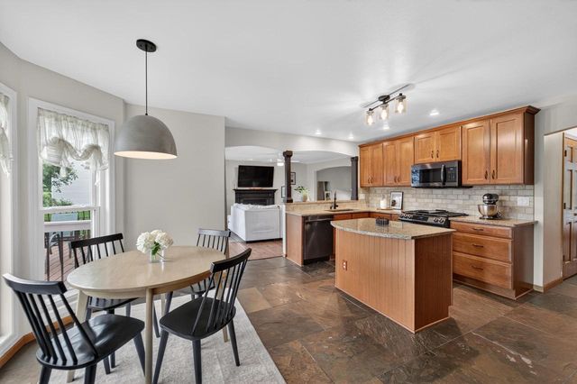 405 Meadow View Lane, Deforest, WI 53532