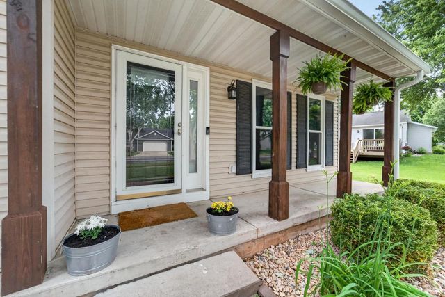 405 Meadow View Lane, Deforest, WI 53532
