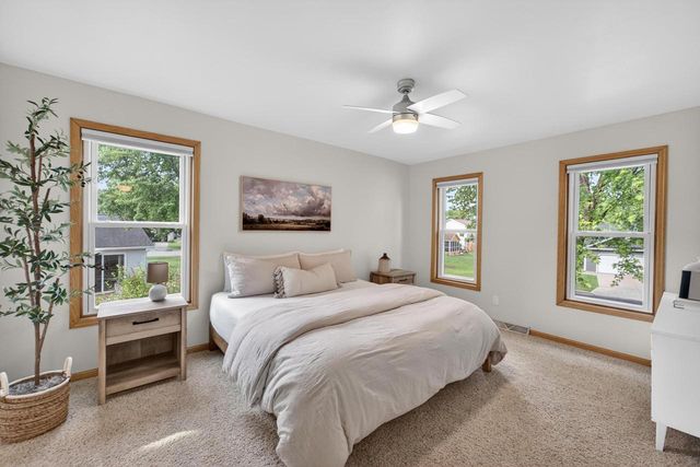 405 Meadow View Lane, Deforest, WI 53532