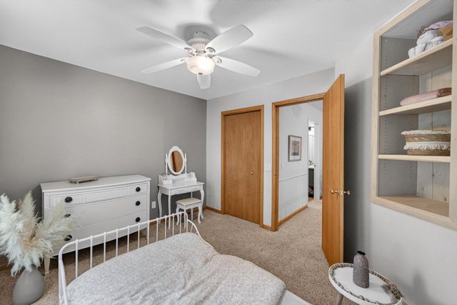 405 Meadow View Lane, Deforest, WI 53532