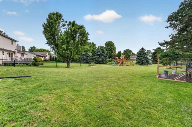 405 Meadow View Lane, Deforest, WI 53532