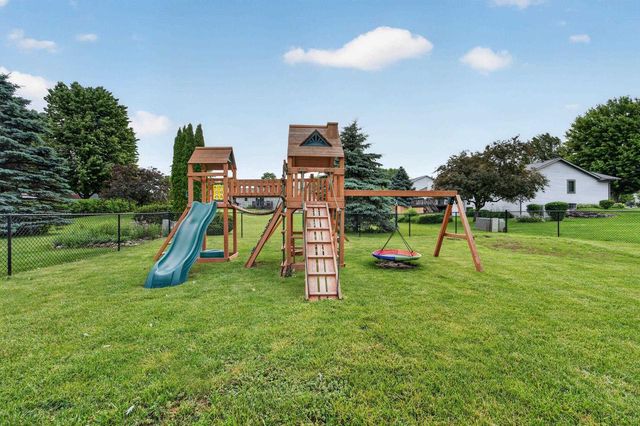 405 Meadow View Lane, Deforest, WI 53532