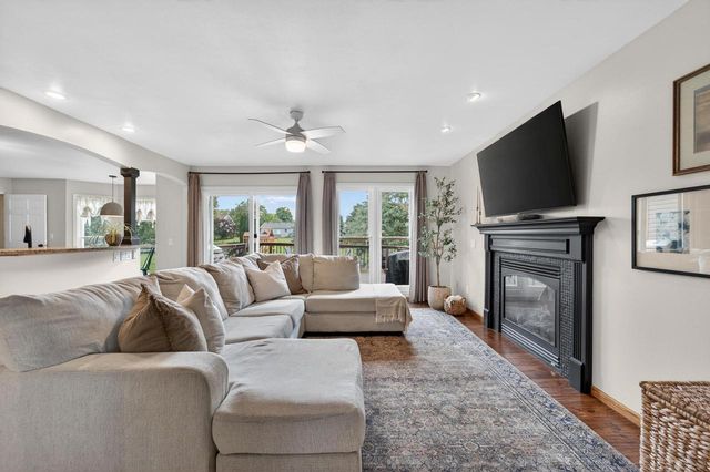 405 Meadow View Lane, Deforest, WI 53532