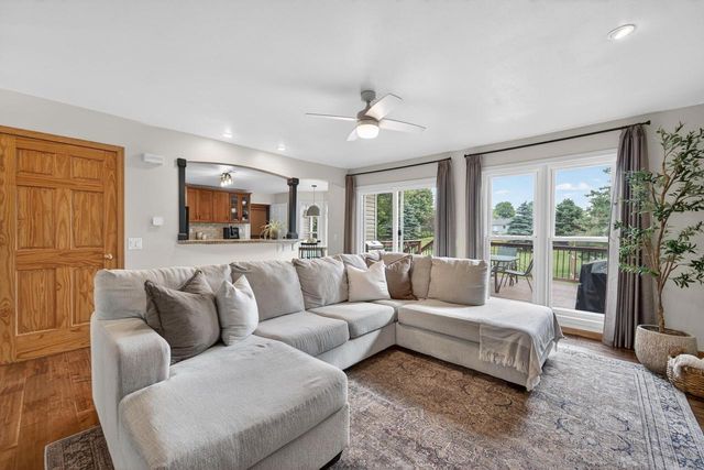 405 Meadow View Lane, Deforest, WI 53532