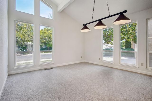2100 Sandpoint Dr, Modesto, CA 95358