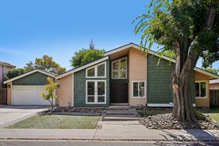 2100 Sandpoint Dr, Modesto, CA 95358