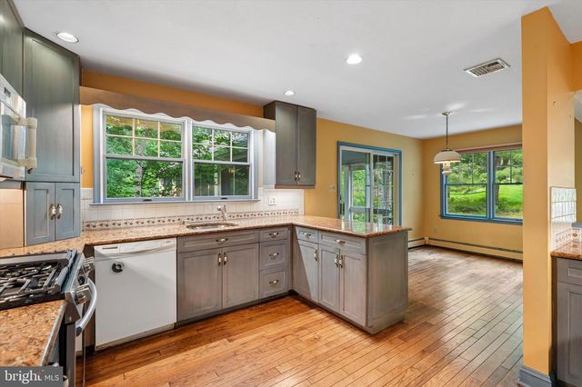809 IRENIC CT, Norristown, PA 19403