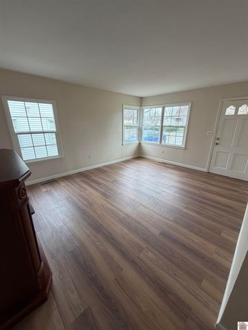 3233 Pines Road, Paducah, KY 42001