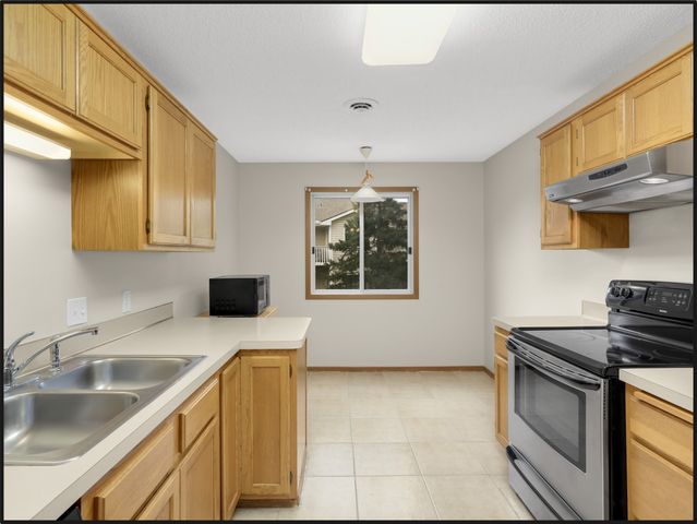 6248 Magda Drive D, Maple Grove, MN 55369