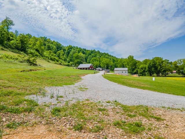 14035 Campbellsville Rd, Lynnville, TN 38472
