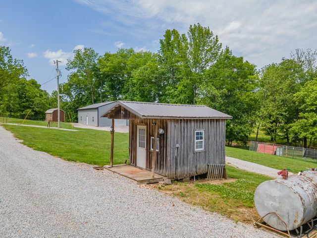 14035 Campbellsville Rd, Lynnville, TN 38472