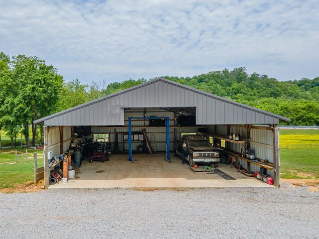 14035 Campbellsville Rd, Lynnville, TN 38472